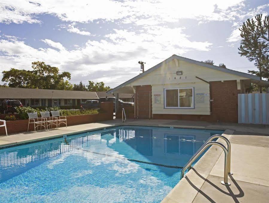 Americas Best Value Inn - Livermore Extérieur photo