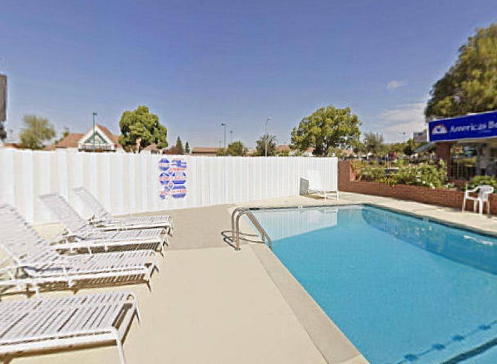 Americas Best Value Inn - Livermore Extérieur photo